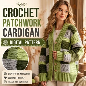 Può includere: Un cardigan all'uncinetto con motivo patchwork a scacchi nei toni del verde chiaro, verde scuro e grigio. Il capo presenta uno scollo a V, maniche lunghe con polsini a coste e tre bottoni in legno. Il testo recita CROCHET PATCHWORK CARDIGAN.
