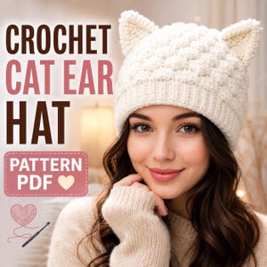 Pode incluir: Um gorro de crochê na cor creme com duas orelhas de gato pontiagudas no topo e um padrão texturizado de pontos pipoca. O texto CROCHET CAT EAR HAT PATTERN PDF é exibido à esquerda, acompanhado por um pequeno ícone de coração e agulha.
