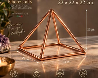 Pyramide en cuivre pur à 99,95 %, dimensions 22x22x22 cm, pour les cristaux et la méditation, géométrie sacrée, pyramide artisanale fabriquée en Italie.