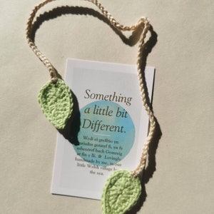 Leafy leaf umbilical cord tie.