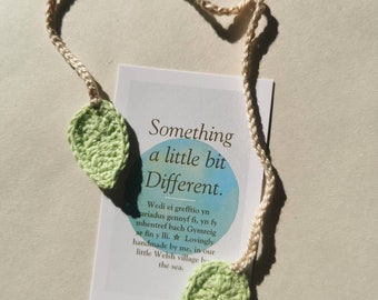 Leafy leaf umbilical cord tie.