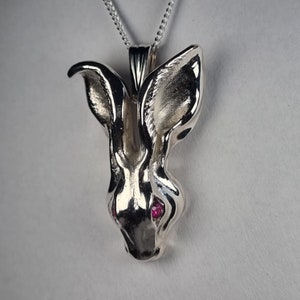 Hase Anhänger Sterling Silber handgefertigt Rubin Augen