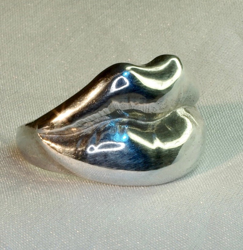 Lips ring, sterling silver, handmade, unusual image 3