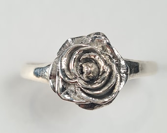 Anello rosa in argento sterling fatto a mano, rosa tea ibrida