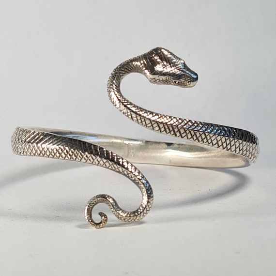Slithering Snake Vintage Sterling Silver Coiled Up Bracelet Cuff Slithering Snake Vintage Sterling Silver Coiled Up Bracelet Cuff