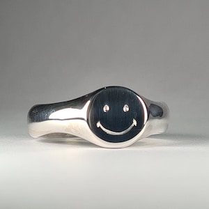 Smiley Face Signet Ring Rave Emoji Sterling Silver 90s aesthetic acid house techno EDM raver jewellery kidcore E-girl grunge smile face ring