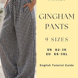 Peut inclure: Un patron de couture numérique PDF pour un pantalon à carreaux vichy, disponible en 9 tailles allant du US 02-30 au EU XS-5XL. L'image montre un pantalon large à motif quadrillé noir et blanc, avec une taille élastique et des poches latérales.
