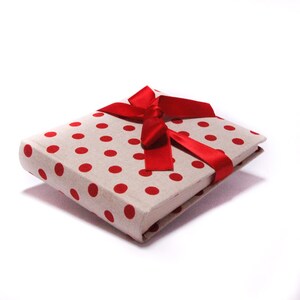 Small linen photo album red polka dots, 6&quot;x8&quot; 30 sheets