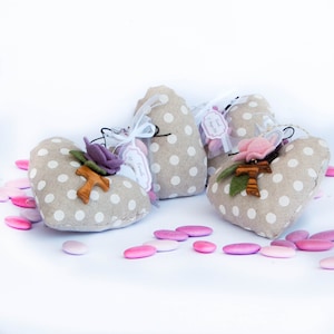 Sacchetti profumati imbottiti di lavanda, bomboniere per matrimonio o comunione shabby chic