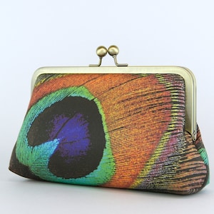 Clutch de chocolate Peacock con forro de seda