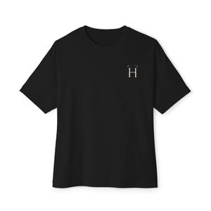 Camiseta minimalista con monograma de la letra H / Camiseta con inicial en el pecho pequeño