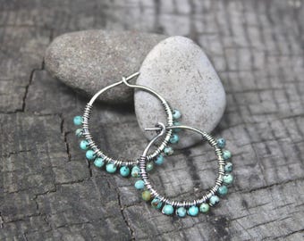 Pendientes de aro de plata de ley con turquesa africana, 1,9 cm (3/4 de pulgada), aros del tamaño de una moneda de cinco centavos, envueltos en alambre, estilo bohemio, oxidados, ligeros.