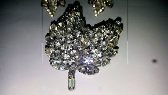 Weiss Rhinestone Brooch and Ear Rings - image 5