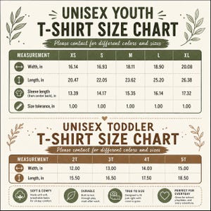 以下が含まれることがあります： 若者および幼児向けのユニセックスTシャツサイズチャート。インチ単位の測定値が記載された2つの表で構成されています。若者用はXSからXL、幼児用は2Tから5Tまでのサイズがリストされており、幅、長さ、袖丈を示すアイコンが含まれています。