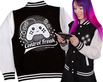 Veste universitaire : « Control Freak » pour homme et femme - Cadeau pour les joueurs - Vêtements mignons pour jeux vidéo - Veste Geek College - Geek / Nerd