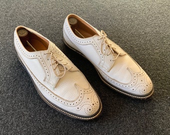 Ultra Rare Vintage 1960s Florsheim Royal Imperial Kenmoor White Pebble Grain Leather Longwings Wing Tips Shoes 8 E.  Made in USA.