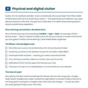 Puede incluir: Una página de documento titulada Physical and digital clutter, que incluye secciones sobre convenciones de nombres, un reinicio digital de quince minutos con una lista de seis elementos y una sección de plataforma de lanzamiento.