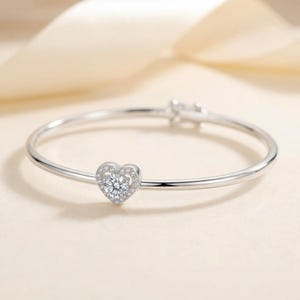 0.5ct Moissanite Heart Bracelet in 925 Sterling Silver