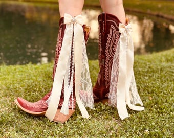 Crème With Gold Western Boot Bows
