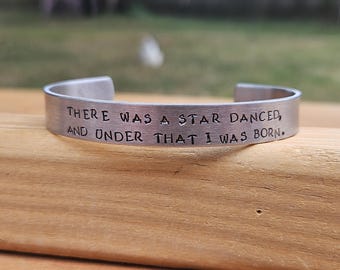 William Shakespeare - Beaucoup de bruit pour rien, citation littéraire, bracelet manchette en métal estampé - Il y avait une étoile dansant, et en dessous je suis né