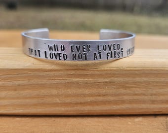 Christoper Marlowe - Celui qui a toujours aimé, celui qui n'a pas aimé au premier regard - Hero and Leander - Bracelet manchette en métal estampé