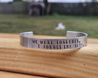 Walt Whitman - Nous étions ensemble.  J'oublie le reste. - Bracelet manchette en métal avec citation estampée de 3/8 po.