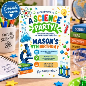 以下が含まれることがあります： 科学をテーマにした誕生日パーティーの招待状。原子、電球、顕微鏡、試験管のカラフルなイラストが描かれています。テキストには「You're invited to a science party, Mason's 9th birthday, 11月8日土曜日午後1時30分」と記載されています。