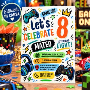 以下が含まれることがあります： ビデオゲームをテーマにした長方形の誕生日招待状。大きなオレンジ色の数字の8、青いゲームコントローラー、ヘッドフォン、カラフルな星が描かれています。テキストには「Let's Celebrate Mateo is turning eight」、2026年7月18日土曜日と記載されています。
