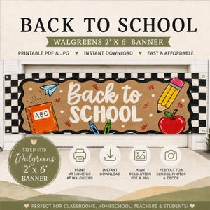 Könnte beinhalten: Ein rechteckiges Banner mit dem Text Back to School in weißer Schreibschrift. Das Design umfasst einen schwarz-weißen Karorand, ein orangefarbenes Notizbuch mit der Aufschrift ABC, einen gelben Stift, einen roten Apfel und ein blaues Papierflugzeug.