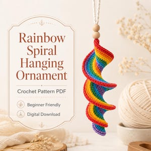 Peut inclure: Un modèle de crochet PDF pour un ornement suspendu en spirale arc-en-ciel. Le texte indique Rainbow Spiral Hanging Ornament, Crochet Pattern PDF, Beginner Friendly et Digital Download. L'ornement est une spirale en crochet multicolore.