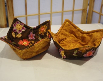 Hot or Cold Bowl Cozies/Potholders Set of 2 Reversible Microwaveable Brown with Flowers (Small)