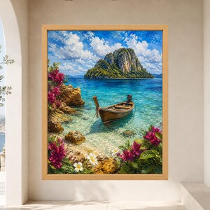 Peut inclure: Une impression d'art encadr&eacute;e repr&eacute;sentant une barque en bois flottant sur une eau turquoise claire pr&egrave;s d'une &icirc;le rocheuse. Le premier plan pr&eacute;sente des fleurs de bougainvillier magenta et des fleurs de frangipanier blanches.