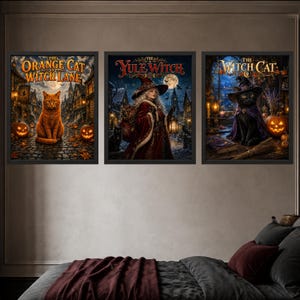 Może przedstawiać: Trzy oprawione wydruki ścienne przedstawiające sceny fantasy. Lewy wydruk przedstawia pomarańczowego kota z napisem The Orange Cat of Witch Lane. Środkowy przedstawia czarownicę z napisem The Yule Witch. Prawy przedstawia czarnego kota z napisem The Witch Cat.