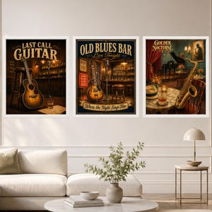 Op de afbeelding: Drie ingelijste wandplaten met muzikale thema's. De linkerplaat toont een gitaar en de tekst "LAST CALL GUITAR". De middelste plaat toont een gitaar en "OLD BLUES BAR". De rechterplaat toont een saxofoon en "GOLDEN NOCTURNE".
