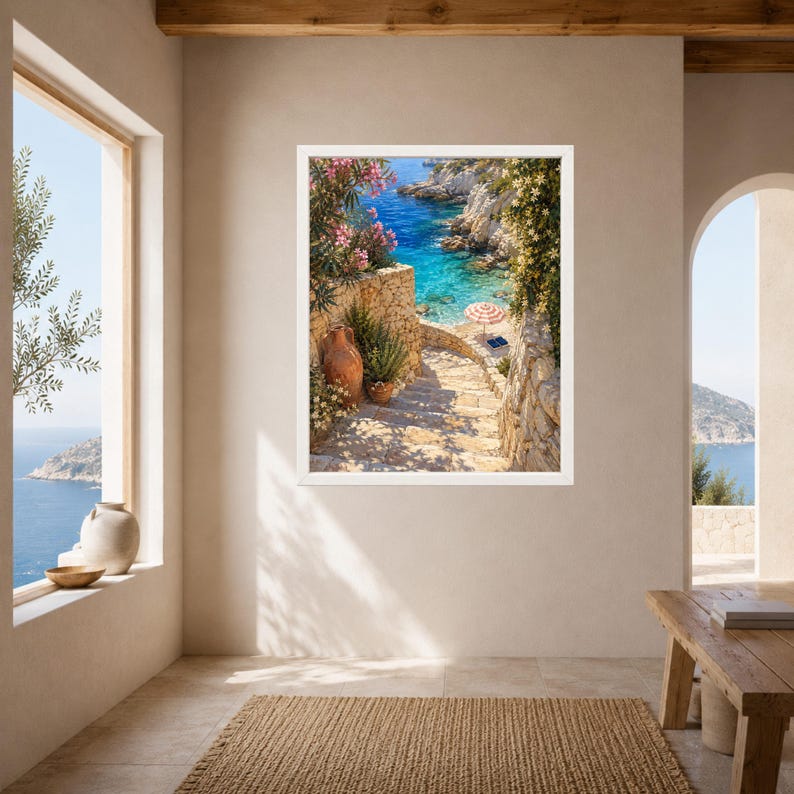 Peut inclure: Une impression d'art encadr&eacute;e repr&eacute;sentant un escalier en pierre menant &agrave; une crique m&eacute;diterran&eacute;enne turquoise. La sc&egrave;ne pr&eacute;sente des fleurs de laurier-rose, un pot en terre cuite et une petite plage avec un parasol ray&eacute; rouge et blanc.