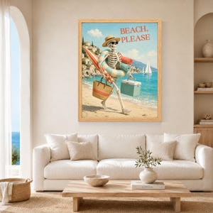 Pu&ograve; includere: Una stampa artistica incorniciata raffigurante uno scheletro con cappello di paglia e occhiali da sole che cammina su una spiaggia. Lo scheletro trasporta un ombrellone a righe, una borsa di vimini, un salvagente a righe, asciugamani e un frigo.