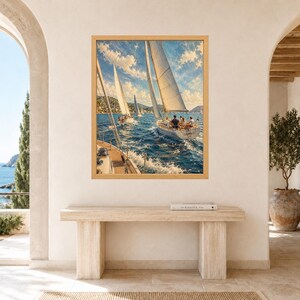 Puede incluir: Una impresi&oacute;n de arte mural rectangular en un marco de madera clara que representa una vibrante escena mar&iacute;tima de varios veleros navegando en aguas oce&aacute;nicas de color azul profundo bajo un cielo brillante y nublado.