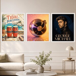 Puede incluir: Tres l&aacute;minas de arte enmarcadas. La l&aacute;mina de la izquierda muestra dos congas naranjas con el texto Tidal Percussion. La central presenta una bola de discoteca con un disco de vinilo en el centro. La de la derecha muestra a George Michael.