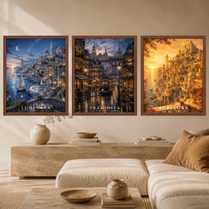Puede incluir: Tres l&aacute;minas de arte mural enmarcadas con paisajes urbanos de fantas&iacute;a. La l&aacute;mina izquierda, LUNEVARA, muestra un puerto en tonos azules de noche. La central, TRAMONTA, representa una calle con un tranv&iacute;a. La derecha, AURELORA, muestra una ciudad al atardecer dorado.