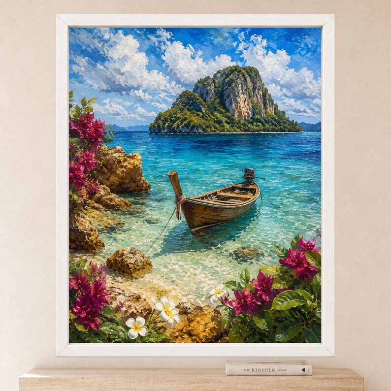 Peut inclure: Une peinture encadr&eacute;e repr&eacute;sentant une barque en bois flottant sur une eau turquoise limpide pr&egrave;s d'un rivage rocheux. Des fleurs de bougainvillier rose vif et des fleurs de frangipanier blanc encadrent le premier plan, sous un ciel bleu.