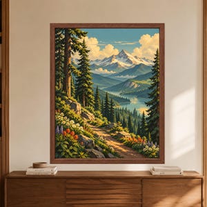 Pode incluir: Uma impress&atilde;o de arte de parede emoldurada apresentando um caminho de terra que serpenteia por uma floresta de pinheiros altos, flores silvestres coloridas e grandes rochas, levando a um lago sereno e picos de montanhas nevadas sob um c&eacute;u azul.