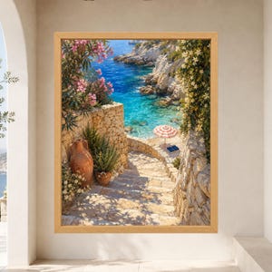 Peut inclure: Une impression d'art encadr&eacute;e repr&eacute;sentant un escalier en pierre menant &agrave; une crique m&eacute;diterran&eacute;enne turquoise. La sc&egrave;ne pr&eacute;sente une grande amphore en terre cuite, des lauriers roses, des vignes blanches et un parasol ray&eacute; rouge et blanc.