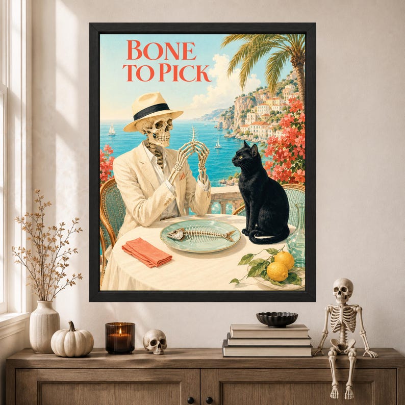 Peut inclure: Une impression d'art encadr&eacute;e intitul&eacute;e BONE TO PICK repr&eacute;sentant un squelette en costume beige et chapeau fedora assis &agrave; une table avec un chat noir. La sc&egrave;ne montre un paysage c&ocirc;tier m&eacute;diterran&eacute;en avec une ar&ecirc;te de poisson et deux citrons.