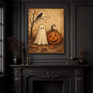 Pode incluir: Uma impress&atilde;o de arte de parede emoldurada apresentando um fantasma branco ao lado de uma ab&oacute;bora laranja esculpida. Um corvo preto est&aacute; pousado em um galho de &aacute;rvore nu acima do fantasma, com folhas de outono espalhadas no ch&atilde;o em tom s&eacute;pia.