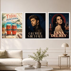 Puede incluir: Tres l&aacute;minas de arte enmarcadas dispuestas en fila. La l&aacute;mina de la izquierda muestra dos tambores conga naranjas con el texto Tidal Percussion. La central presenta un retrato de George Michael. La de la derecha muestra a Lana Del Rey.