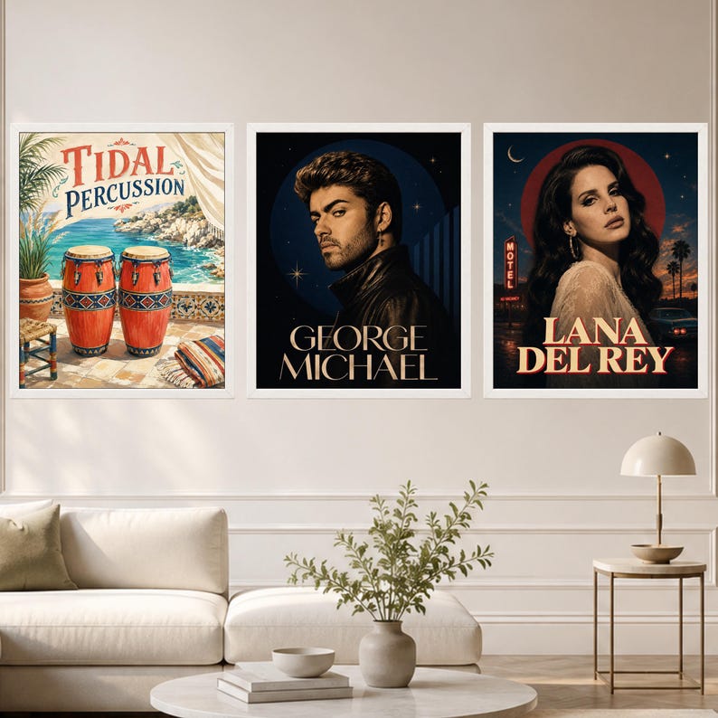 Puede incluir: Tres l&aacute;minas de arte enmarcadas dispuestas en fila. La l&aacute;mina de la izquierda muestra dos tambores conga naranjas con el texto Tidal Percussion. La central presenta un retrato de George Michael. La de la derecha muestra a Lana Del Rey.