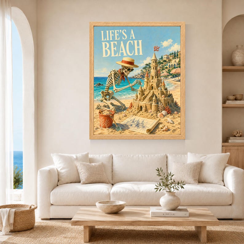 Puede incluir: Una impresi&oacute;n art&iacute;stica enmarcada titulada LIFE'S A BEACH que muestra un esqueleto con sombrero de paja y pa&ntilde;uelo rojo construyendo un castillo de arena detallado en una playa soleada, con el oc&eacute;ano azul, la orilla y un plano arquitect&oacute;nico.