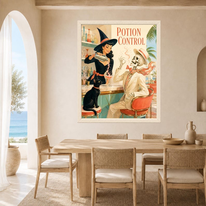 Op de afbeelding: Een ingelijste kunstdruk getiteld Potion Control met een vintage-stijl illustratie van een heks in een zwarte jurk en hoed die een cocktail schudt, een zwarte kat op een kruk en een skelet in een cr&egrave;mekleurig pak aan een bar.