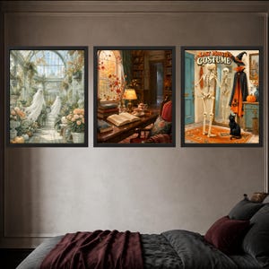 Puede incluir: Un conjunto de tres cuadros de pared con tem&aacute;tica de Halloween. El primero muestra fantasmas en un invernadero, el segundo una biblioteca con un libro abierto y el tercero un esqueleto frente a un espejo con el texto Last Minute Costume.