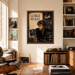 K&ouml;nnte beinhalten: Ein gerahmtes Wandposter mit George Michael, dem Text Faith, einer Skyline, einem Glas Whiskey und einem Plattenspieler. Das Poster enth&auml;lt den Namen des K&uuml;nstlers, ein kleines Herzsymbol und Aufz&auml;hlungspunkte mit Faith Era, Iconic Pop, Live in Concert und 80s Legend.
